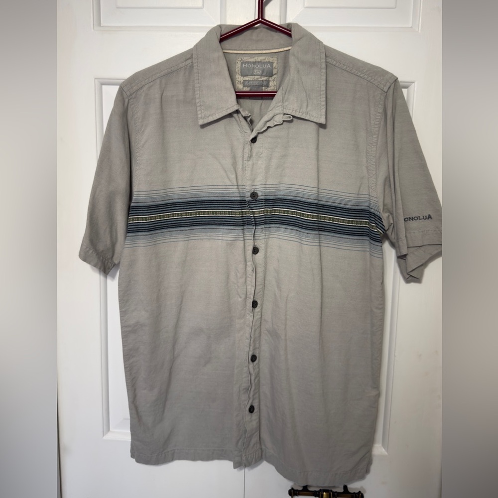 Gray Short Sleeve Men's Shirt. Size L. GUC.